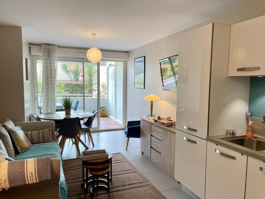 21 - Tres Agreable Rdc Avec Terrasse Et Parking Apartment Bandol Bagian luar foto